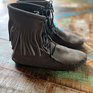 Minnetonka Gray Fringe Moccasins